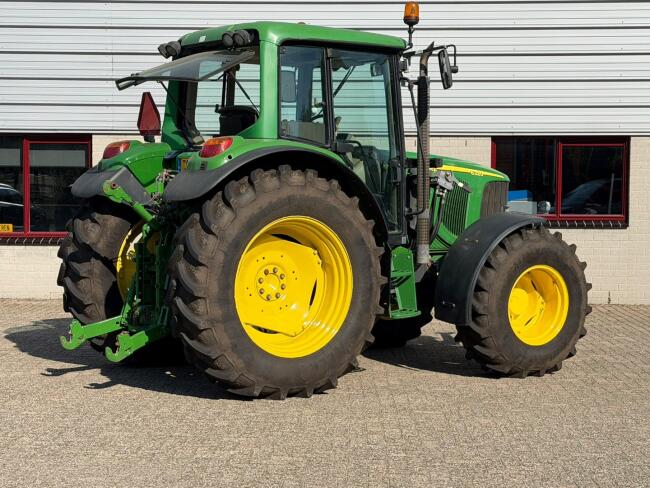 John Deere 6320 4x4 - Stage II - Handgeschakeld - Airco - PTO - Fronthef - 3x DW ventiel + 2x DW ventiel TT 5015