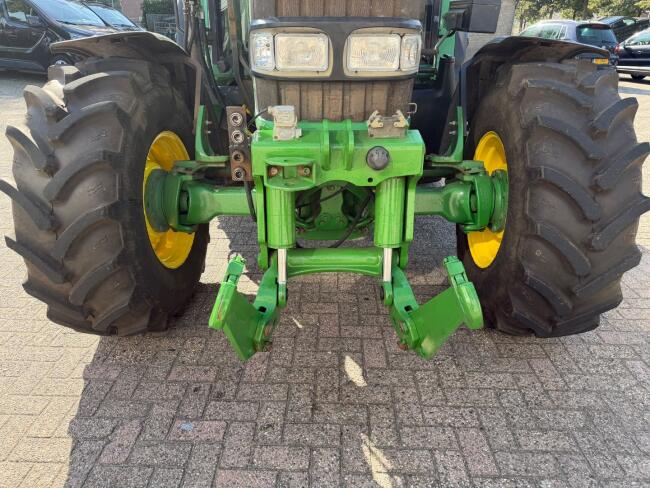 John Deere 6320 4x4 - Stage II - Handgeschakeld - Airco - PTO - Fronthef - 3x DW ventiel + 2x DW ventiel TT 5015
